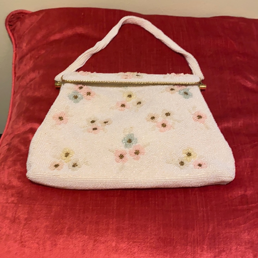 Beautiful Vintage Cream color flower beaded purse